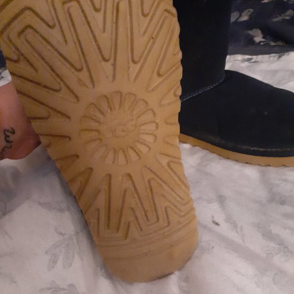 Uggs - Picture 4 of 4